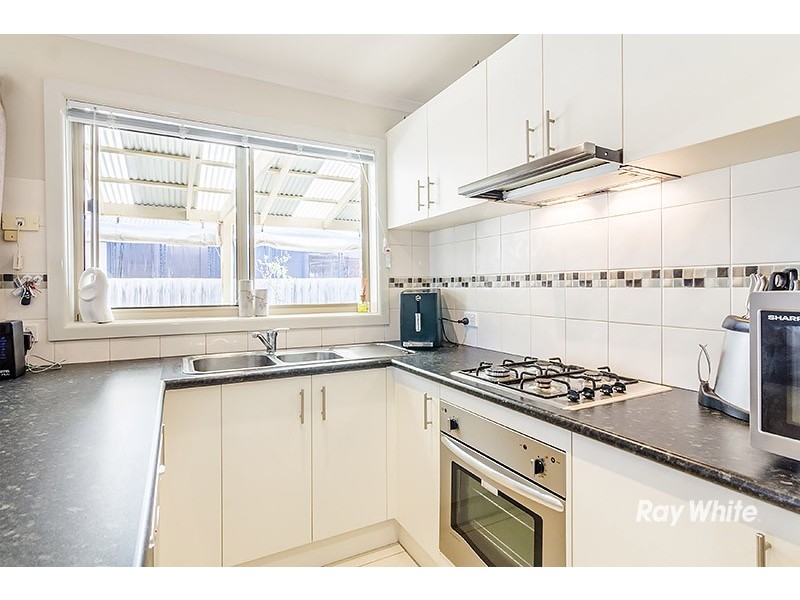 2 Chatham Close, Cranbourne East VIC 3977