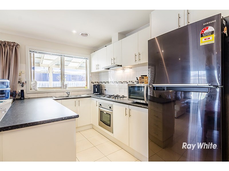 2 Chatham Close, Cranbourne East VIC 3977