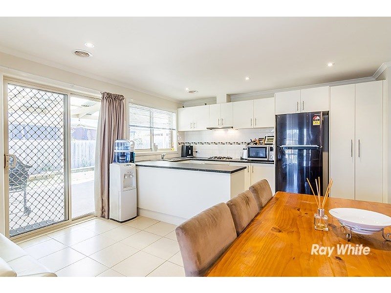 2 Chatham Close, Cranbourne East VIC 3977