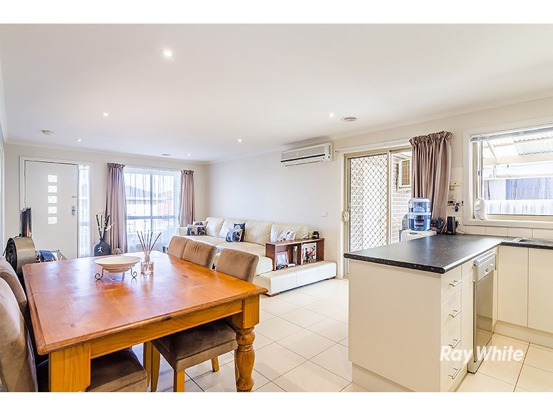 2 Chatham Close, Cranbourne East VIC 3977