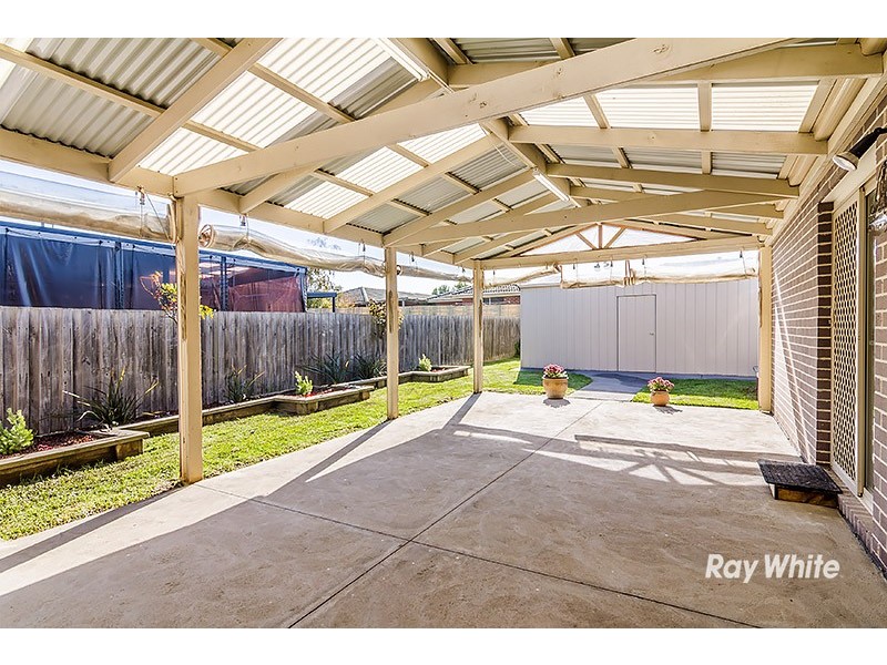 2 Chatham Close, Cranbourne East VIC 3977