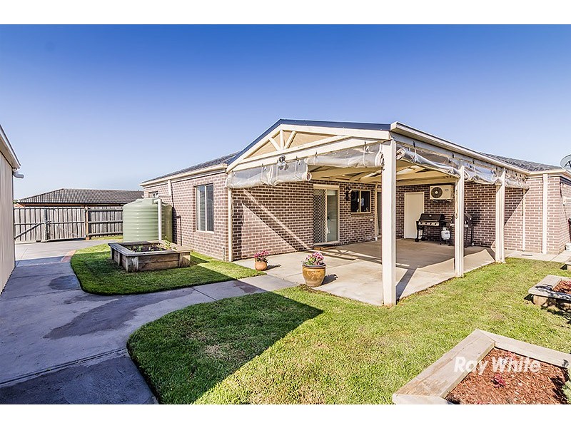 2 Chatham Close, Cranbourne East VIC 3977