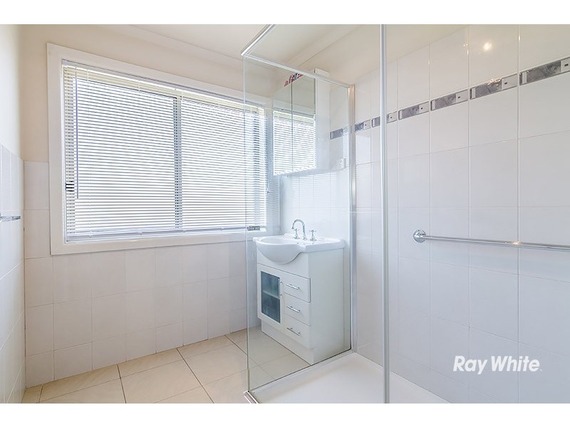 2 Chatham Close, Cranbourne East VIC 3977