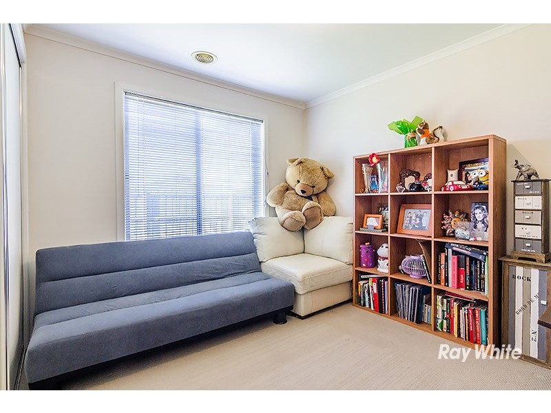 2 Chatham Close, Cranbourne East VIC 3977