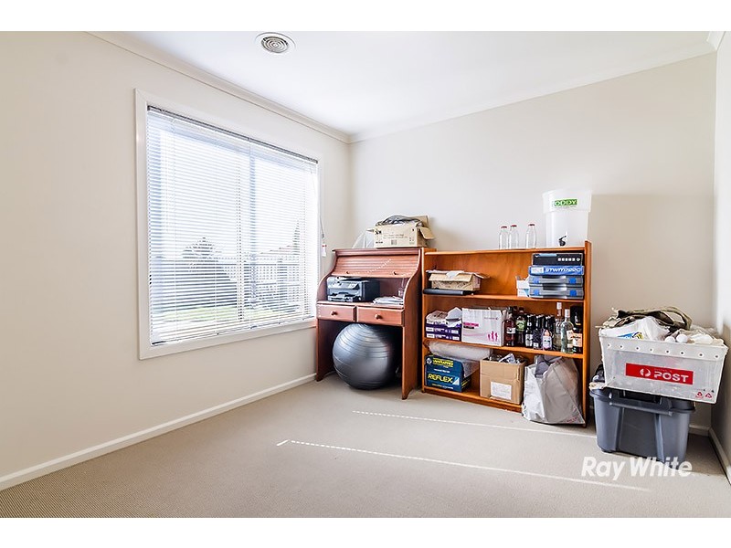 2 Chatham Close, Cranbourne East VIC 3977