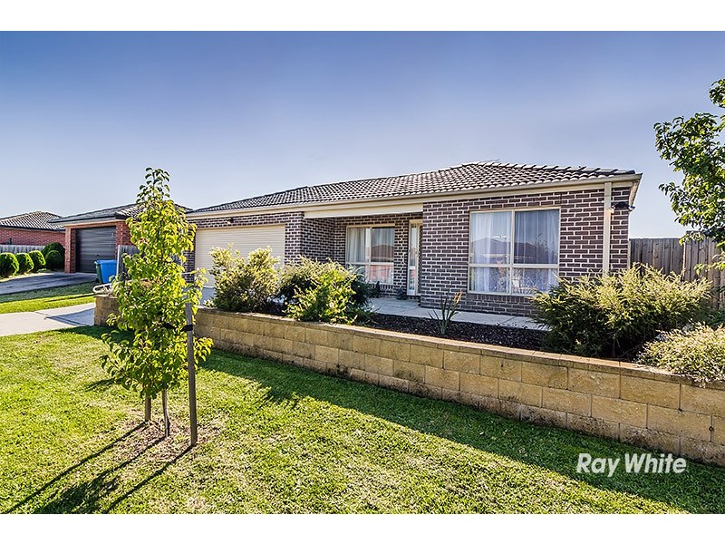 2 Chatham Close, Cranbourne East VIC 3977