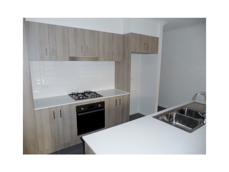 22 Sundaze Street, Clyde North VIC 3978