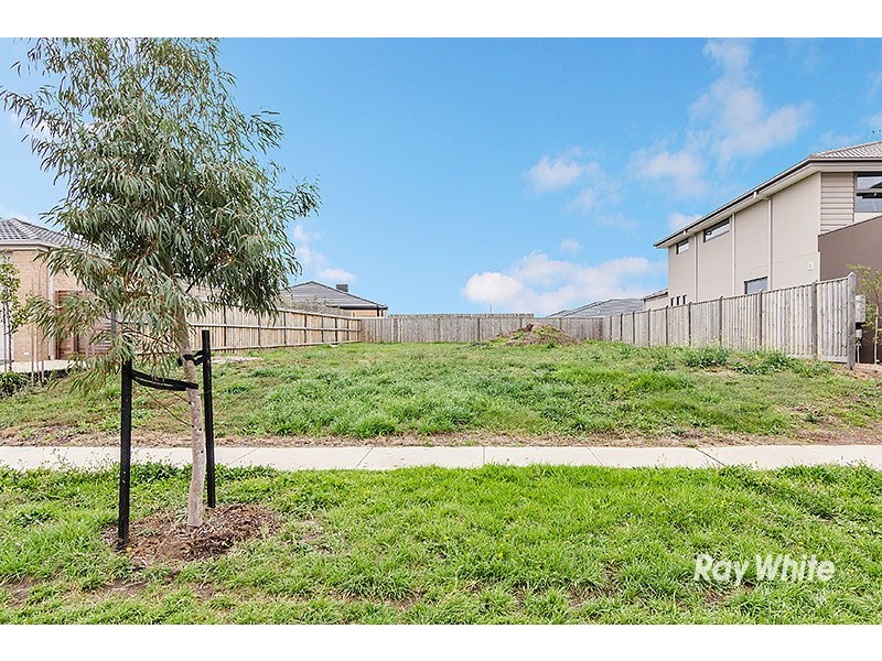 71 Linden Tree Way, Cranbourne North VIC 3977