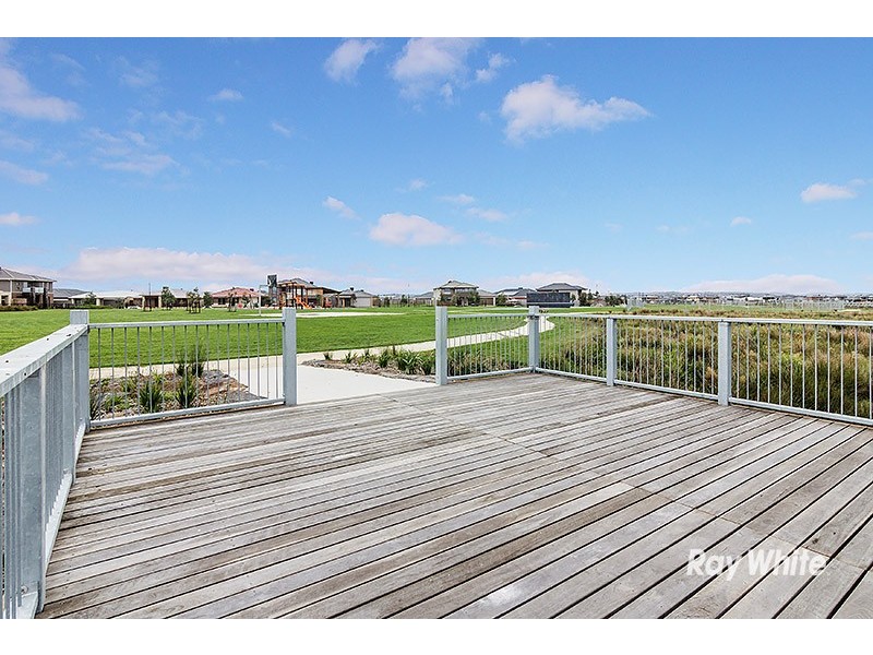 71 Linden Tree Way, Cranbourne North VIC 3977