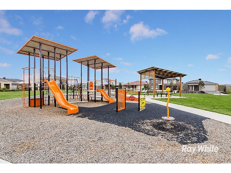 71 Linden Tree Way, Cranbourne North VIC 3977