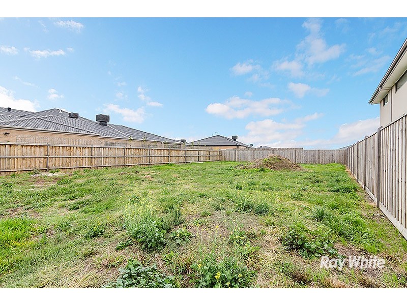 71 Linden Tree Way, Cranbourne North VIC 3977