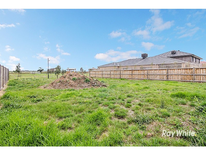 71 Linden Tree Way, Cranbourne North VIC 3977