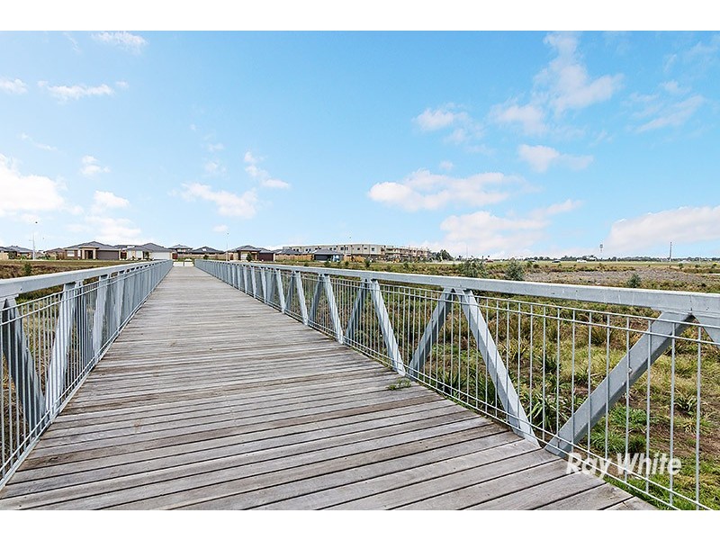 71 Linden Tree Way, Cranbourne North VIC 3977