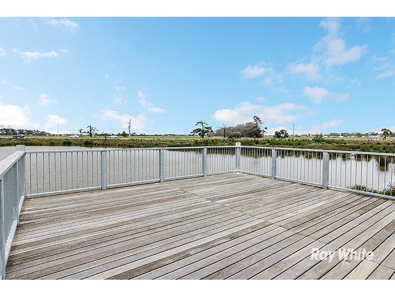 71 Linden Tree Way, Cranbourne North VIC 3977