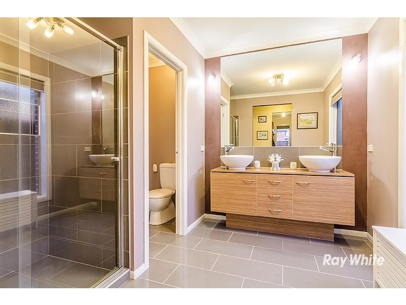 19 Colendy Close, Lyndhurst VIC 3975