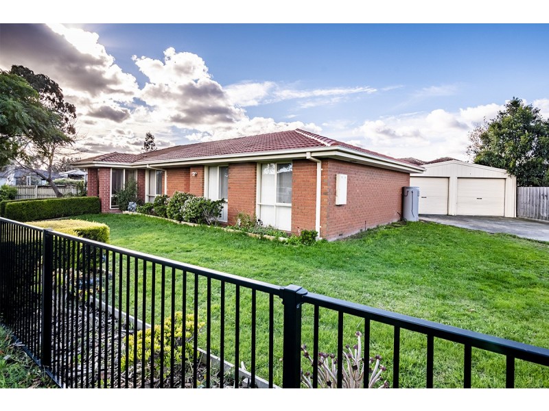 1 Terrence Drive, Cranbourne North VIC 3977