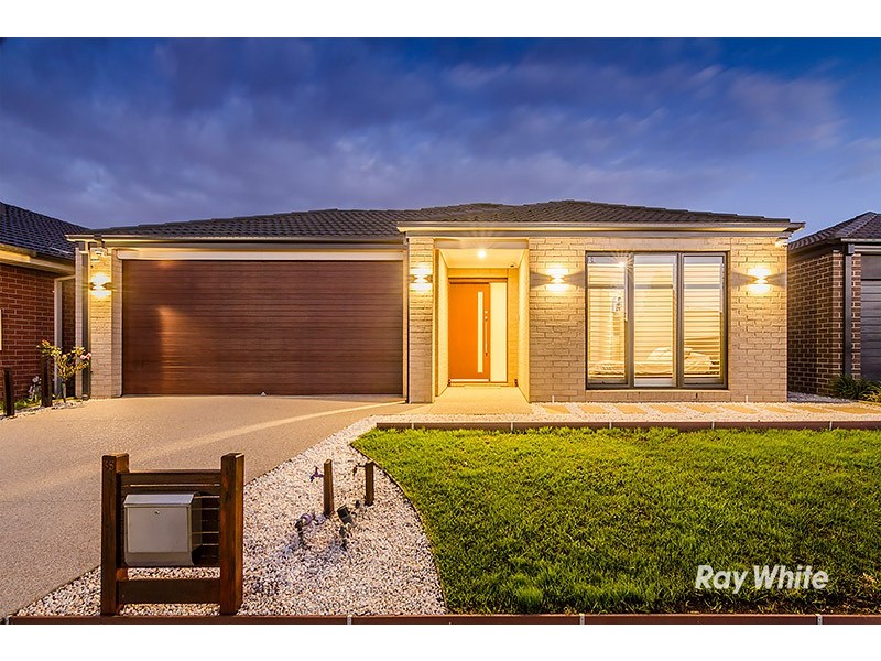 35 Falabela Road, Clyde North VIC 3978