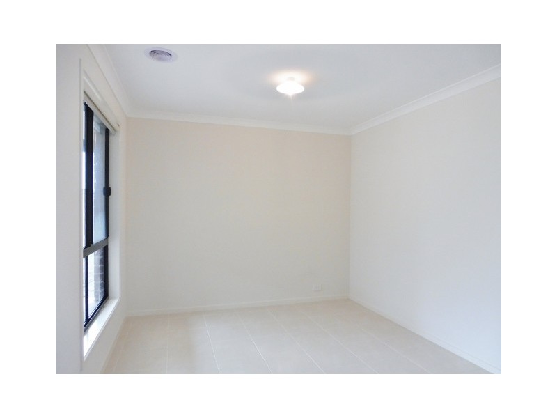 55 Stark Circuit, Cranbourne East VIC 3977