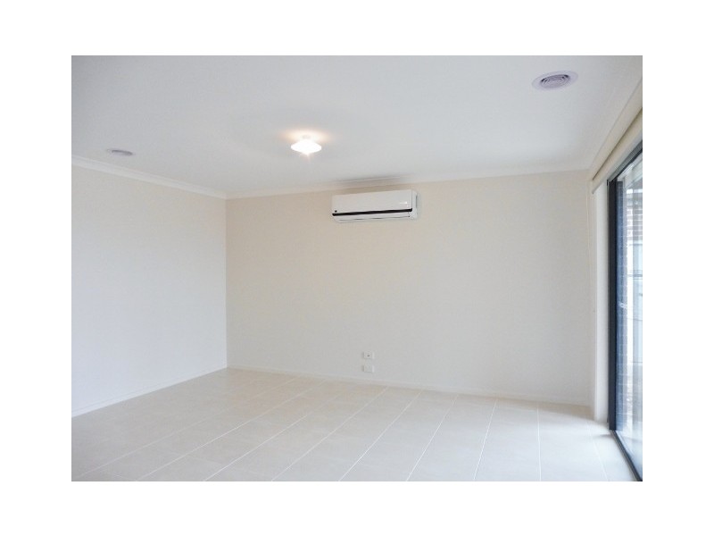 55 Stark Circuit, Cranbourne East VIC 3977