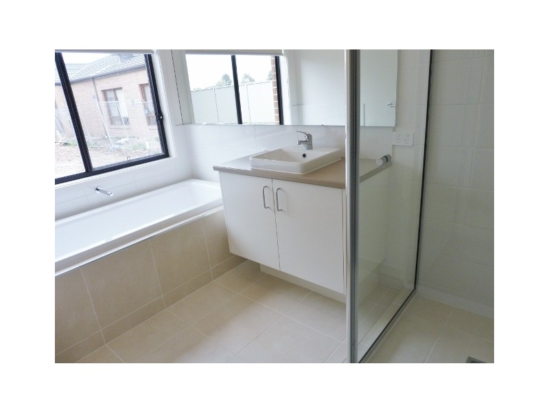 55 Stark Circuit, Cranbourne East VIC 3977