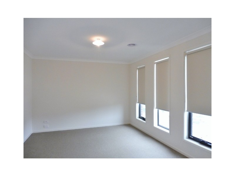 55 Stark Circuit, Cranbourne East VIC 3977