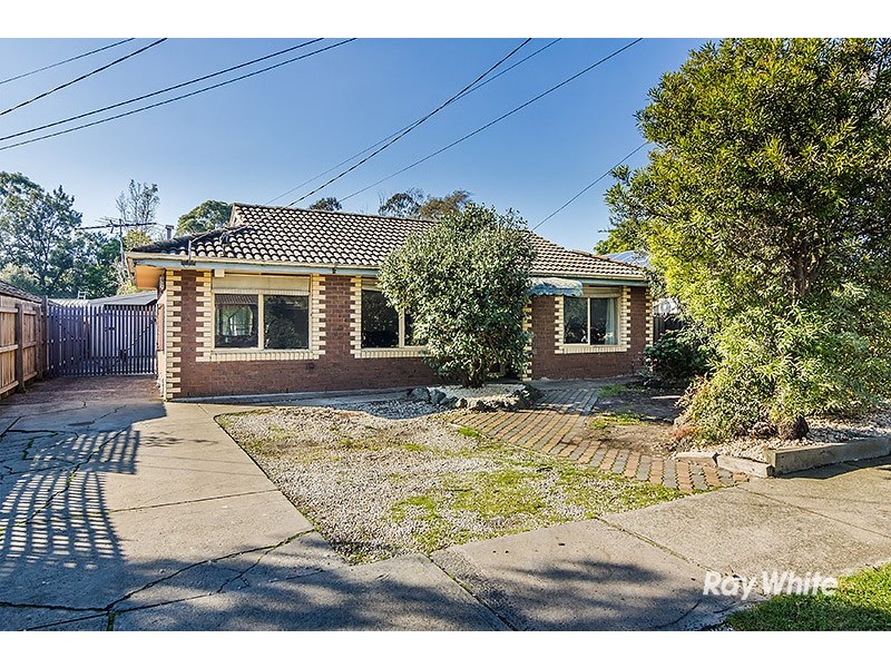 33 Clairmont Avenue, Cranbourne VIC 3977