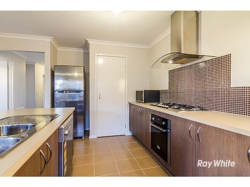 60 Gregson Grove, Lyndhurst VIC 3975