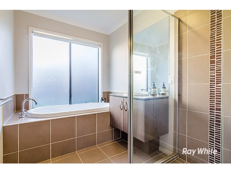 60 Gregson Grove, Lyndhurst VIC 3975