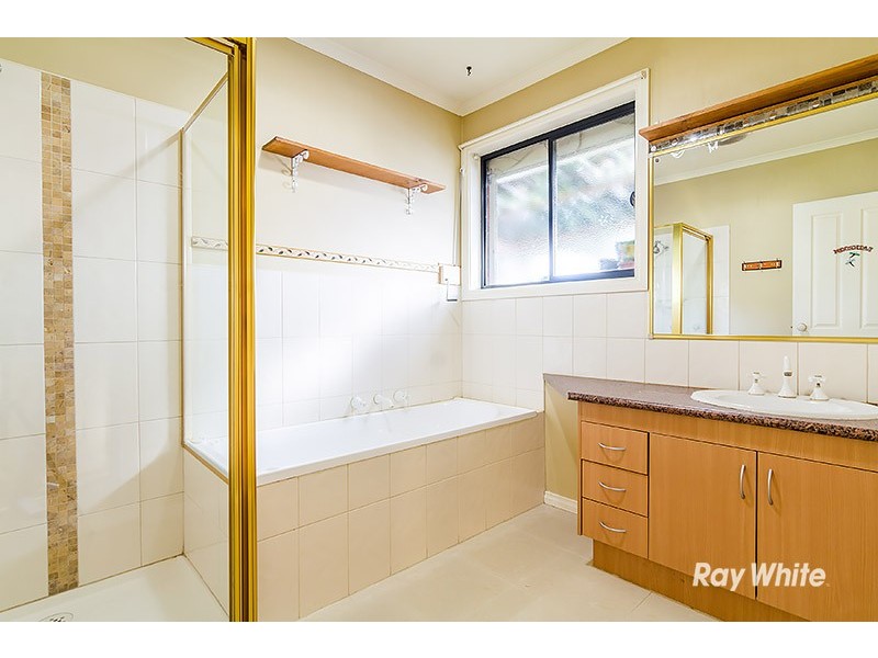 31 Bellbrae Crescent, Cranbourne West VIC 3977