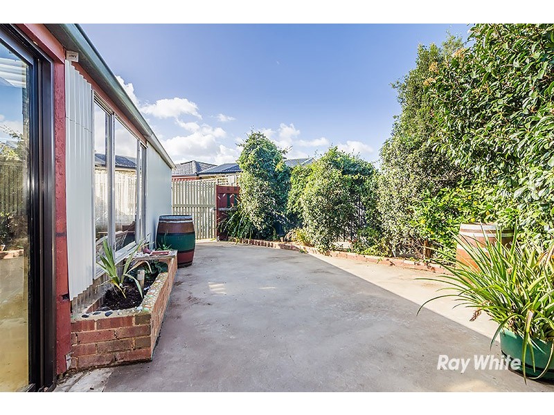 31 Bellbrae Crescent, Cranbourne West VIC 3977