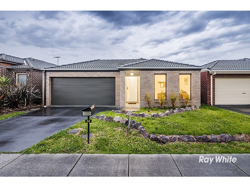 33 Banfield Place, Lyndhurst VIC 3975