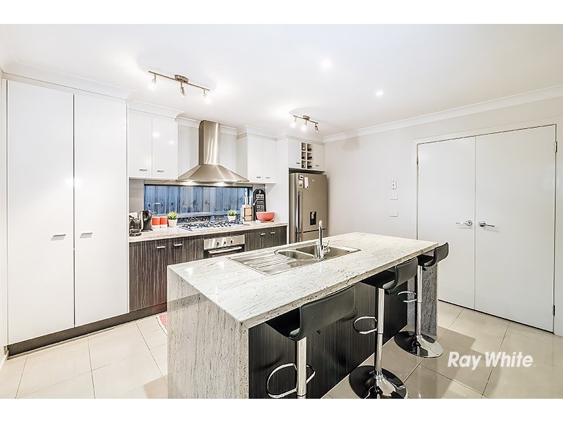 33 Banfield Place, Lyndhurst VIC 3975