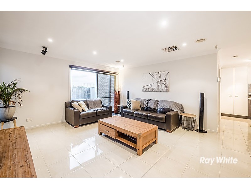 33 Banfield Place, Lyndhurst VIC 3975