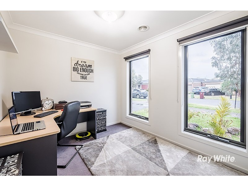 33 Banfield Place, Lyndhurst VIC 3975