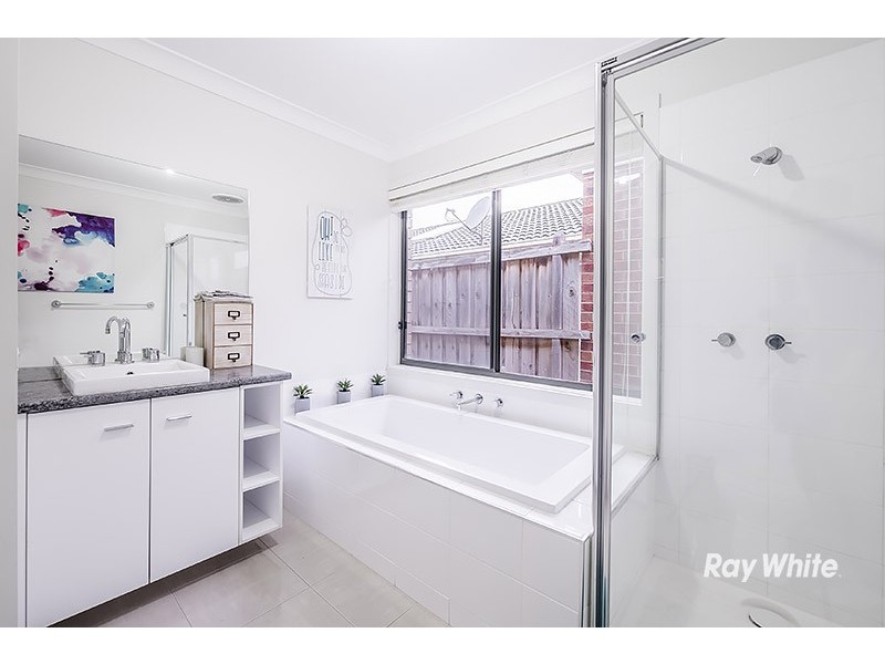 33 Banfield Place, Lyndhurst VIC 3975