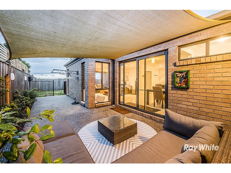 33 Banfield Place, Lyndhurst VIC 3975