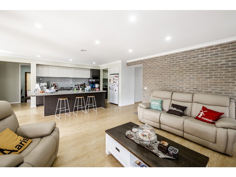6 Scarlet Ash Drive, Cranbourne West VIC 3977