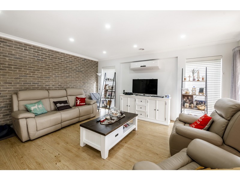 6 Scarlet Ash Drive, Cranbourne West VIC 3977