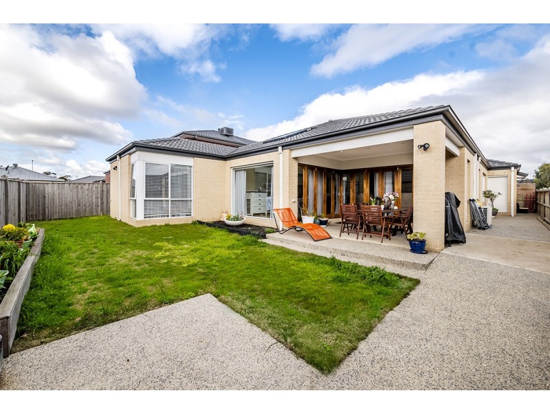 6 Scarlet Ash Drive, Cranbourne West VIC 3977