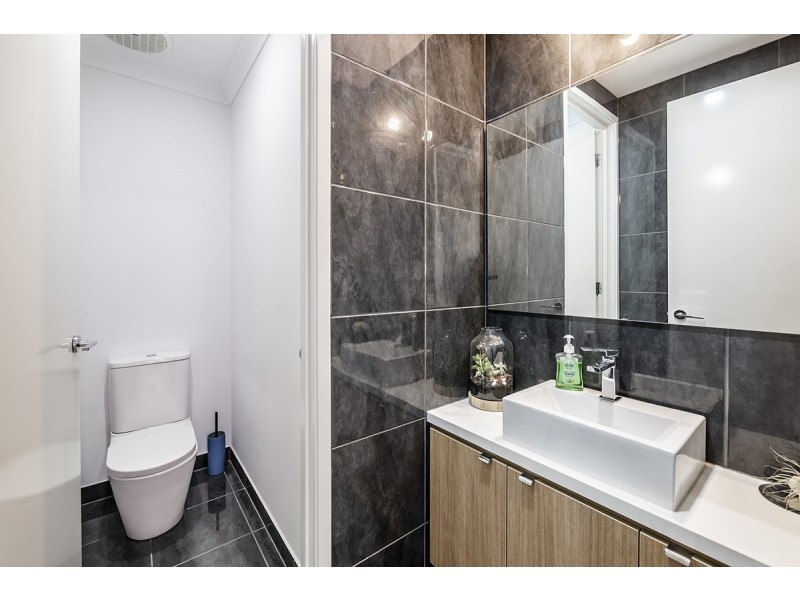 6 Scarlet Ash Drive, Cranbourne West VIC 3977