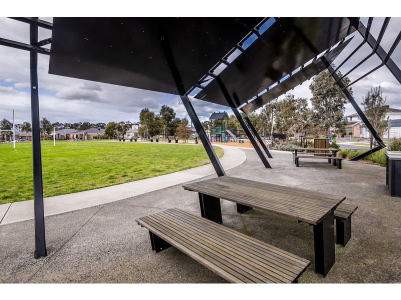 6 Scarlet Ash Drive, Cranbourne West VIC 3977