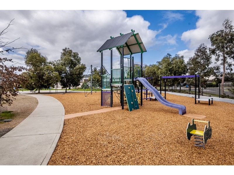 6 Scarlet Ash Drive, Cranbourne West VIC 3977