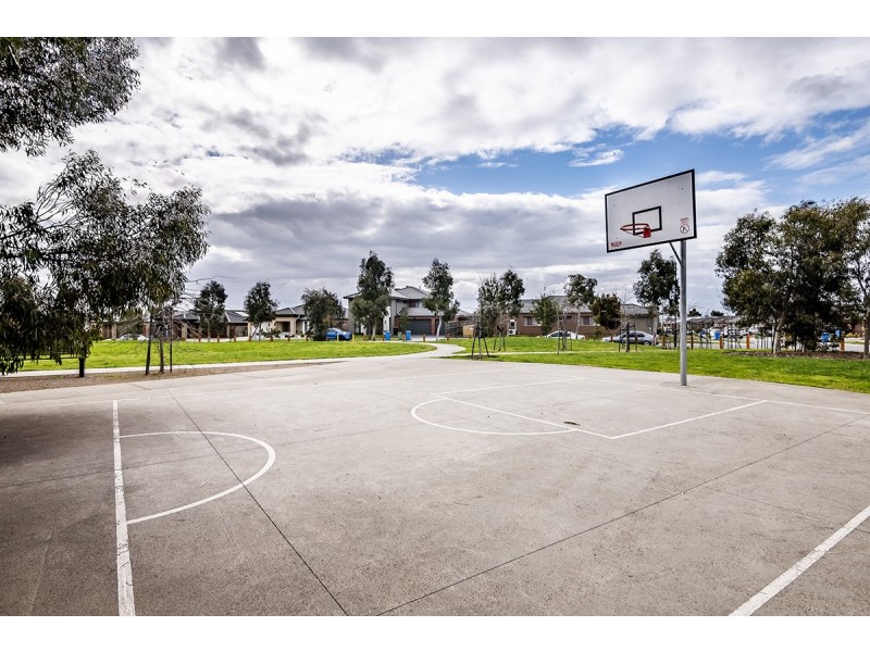 6 Scarlet Ash Drive, Cranbourne West VIC 3977