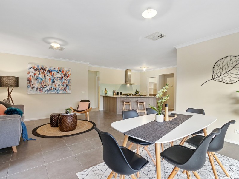 67 Melington Drive, Lyndhurst VIC 3975