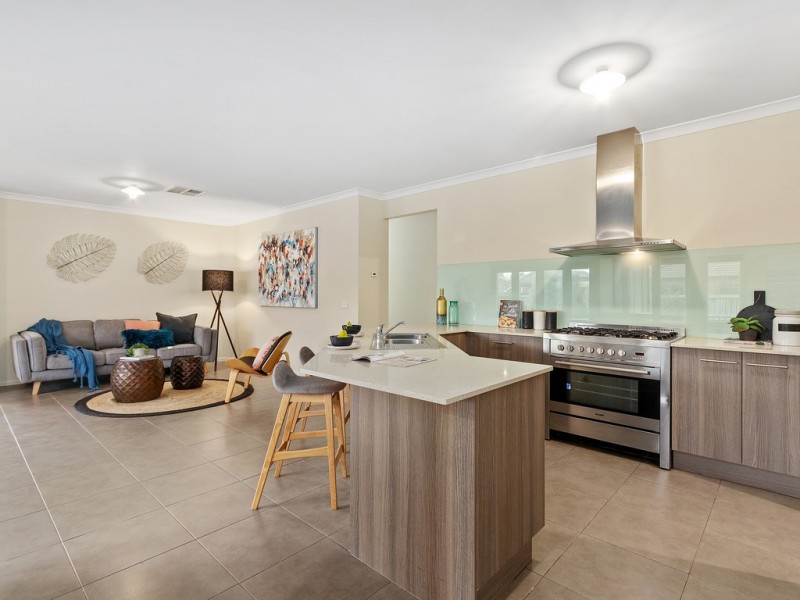 67 Melington Drive, Lyndhurst VIC 3975