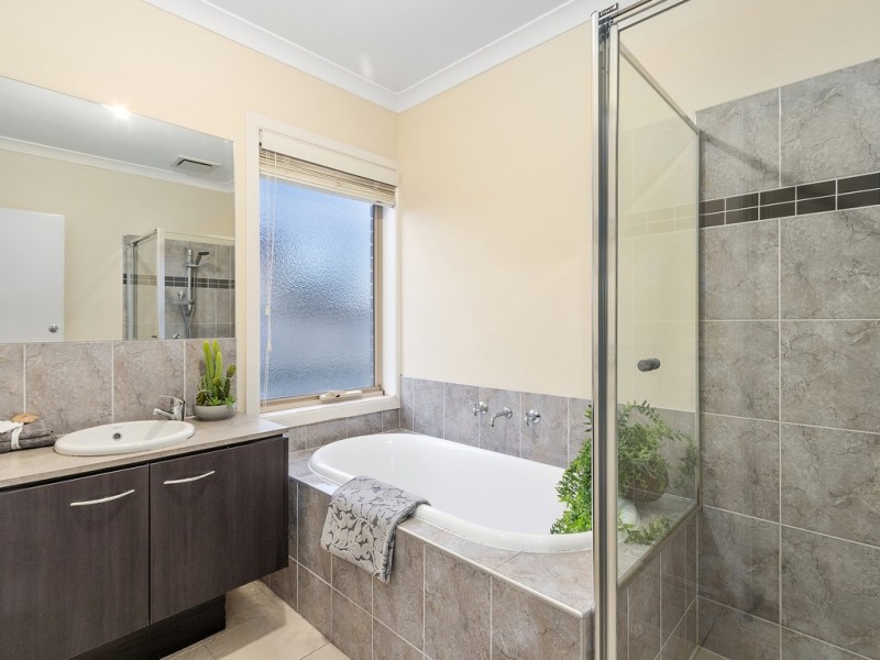 67 Melington Drive, Lyndhurst VIC 3975