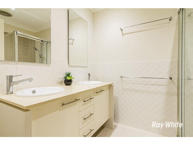 25 Manuscript Drive, Endeavour Hills VIC 3802