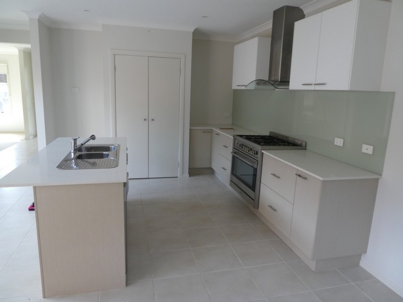 5 Paratea Lane, Cranbourne North VIC 3977