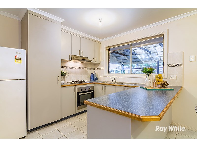 73 Hutchinson Drive, Lynbrook VIC 3975