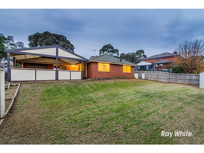 73 Hutchinson Drive, Lynbrook VIC 3975